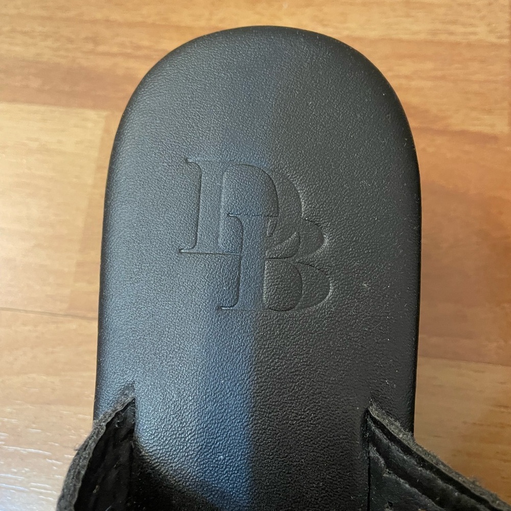 Dooney & Bourke Women’s Black Wedge Sandals Tassel Silver Band Wedge Heel Sz 8 - Picture 4 of 7